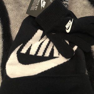 New kids Nike beanie hat & gloves set